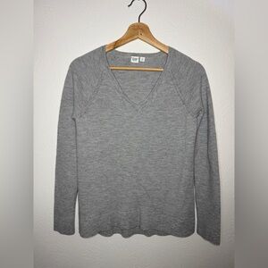 Gap Soft Spring Neutral Gray V Neck Longsleeve Sweater